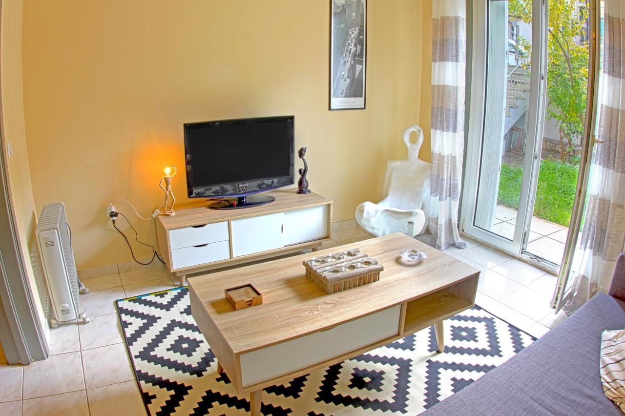 Stylish City Center Garden Apartment 雅典 外观 照片